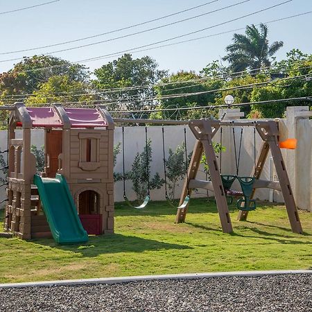 Family Complex Beside Beach W/Pool Montego Bay #1 Exterior photo