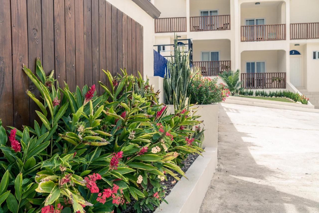 Family Complex Beside Beach W/Pool Montego Bay #1 Exterior photo