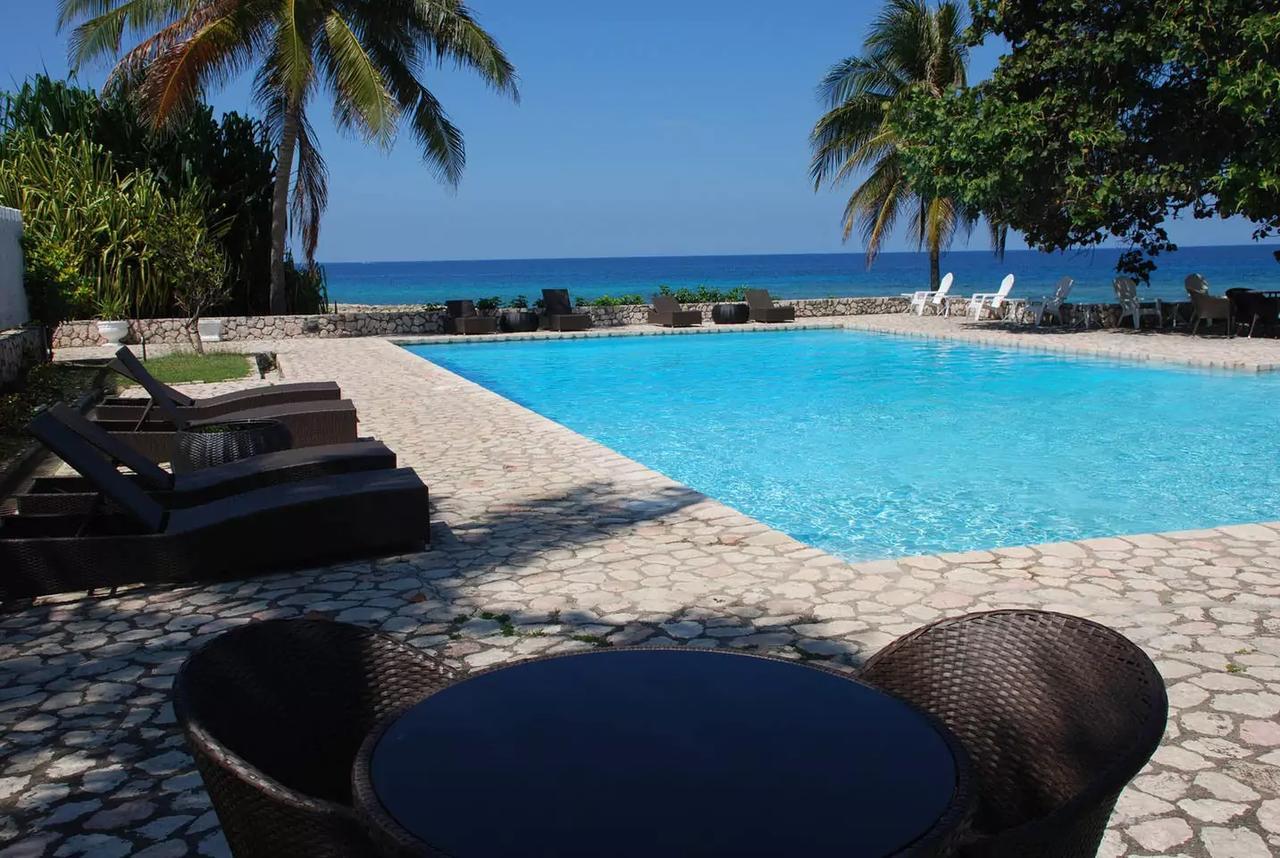 Family Complex Beside Beach W/Pool Montego Bay #1 Exterior photo